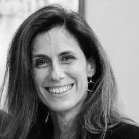 holly_elwood_headshot